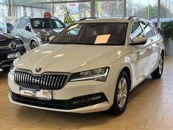 Weiß Gebraucht 2022 Skoda Superb Ambition Kombi | 26.700 € (Superpreis)