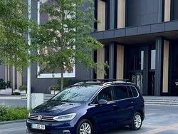Blau Gebraucht 2019 VW Touran Comfortline Van / Kleinbus | 12.400 € (Teuer)