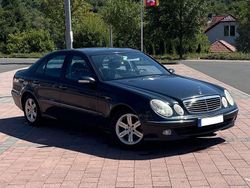 Blau Gebraucht 2002 Mercedes E220 Avantgarde Limousine | 3.800 € (Fairer Preis)