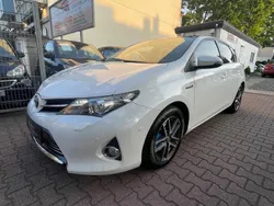 Weiß Gebraucht 2015 Toyota Auris Hybrid Executive Limousine | 11.490 € (Fairer Preis)