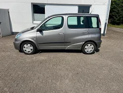 Silber Gebraucht 2005 Toyota Yaris Kombi | 3.000 € (Teuer)
