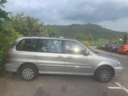Silber Gebraucht 2005 Kia Carnival Van / Kleinbus | 800 € (Fairer Preis)