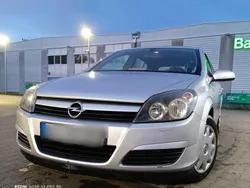 Grau Gebraucht 2004 Opel Astra Kleinwagen | 1.750 € (Fairer Preis)