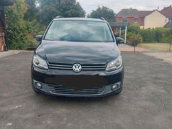 Schwarz Gebraucht 2011 VW Touran Van / Kleinbus | 8.900 € (Fairer Preis)