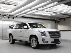 Weiß Gebraucht 2017 Cadillac Escalade SUV | 37.900 € (Superpreis)