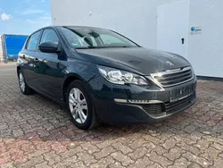 Grau Gebraucht 2015 Peugeot 308 Active Limousine | 6.900 € (Guter Preis)