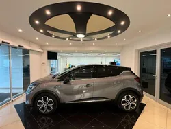 Grau (metallic) Gebraucht 2022 Renault Captur SUV | 21.200 € (Fairer Preis)