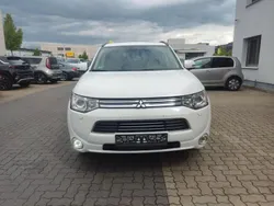 Weiß Gebraucht 2013 Mitsubishi Outlander P-HEV Instyle SUV | 6.500 €