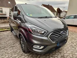 Andere außenfarben Gebraucht 2018 Ford Tourneo Custom Titanium Van / Kleinbus | 33.333 € (Etwas zu teuer)