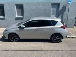 Silber Gebraucht 2017 Toyota Auris Edition-S Limousine | 14.500 € (Teuer)