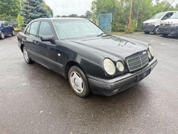 Schwarz Gebraucht 2000 Mercedes E200 Limousine | 1.990 € (Superpreis)