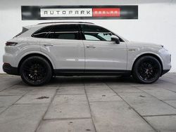 Grau Gebraucht 2024 Porsche Cayenne SUV | 99.880 € (Guter Preis)