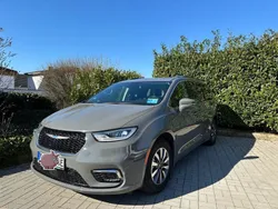 Grau Gebraucht 2021 Chrysler Pacifica SUV | 35.500 € (Etwas zu teuer)
