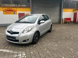 Silber Gebraucht 2010 Toyota Yaris Kleinwagen | 4.650 €