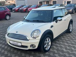 Weiß Gebraucht 2008 Mini ONE Kleinwagen | 3.990 € (Etwas zu teuer)