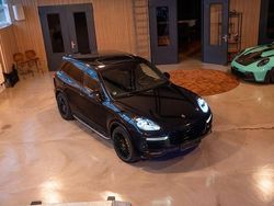 Schwarz Gebraucht 2015 Porsche Cayenne Turbo S SUV | 44.900 € (Etwas zu teuer)
