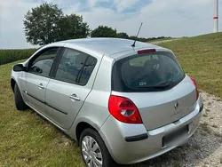 Silber Gebraucht 2008 Renault Clio II Authentique Kleinwagen | 1.500 €