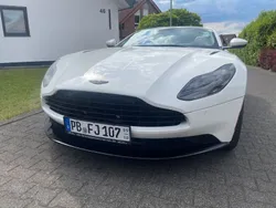 Weiß Gebraucht 2022 Aston Martin DB11 Cabrio | 129.560 €