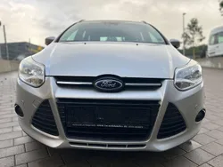 Silber Gebraucht 2013 Ford Focus SYNC Edition Kombi | 3.750 € (Guter Preis)