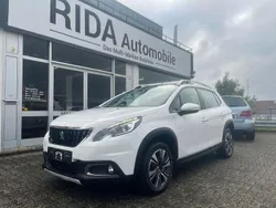 Weiß Gebraucht 2017 Peugeot 2008 Allure SUV | 7.990 € (Fairer Preis)