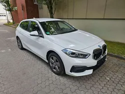 Alpinweiß Gebraucht 2022 BMW 118 Advantage Kleinwagen | 20.749 € (Guter Preis)