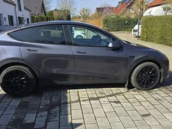 Grau Gebraucht 2022 Tesla Model Y Long Range SUV | 36.500 € (Guter Preis)