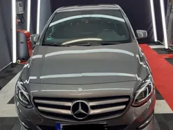 Grau Gebraucht 2016 Mercedes B200 Urban Van / Kleinbus | 14.990 € (Fairer Preis)