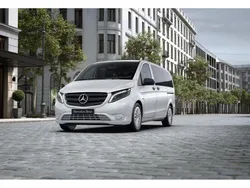 Weiß Gebraucht 2023 Mercedes Vito Van / Kleinbus | 51.590 €