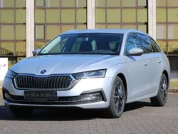Brilliantsilber metallic Gebraucht 2023 Skoda Octavia Style Kombi | 29.950 € (Teuer)