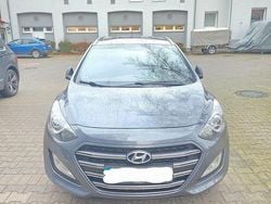 Grau Gebraucht 2016 Hyundai i30 Style Kombi | 11.900 € (Fairer Preis)