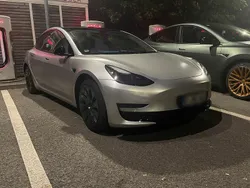 Weiß Gebraucht 2021 Tesla Model 3 Standard Range Plus Limousine | 23.500 € (Superpreis)