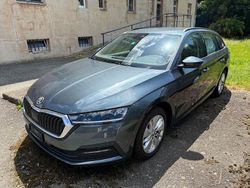Grau Gebraucht 2022 Skoda Octavia SportLine Limousine | 18.000 €