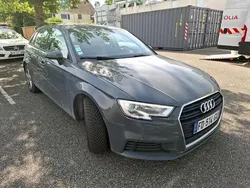 Grau Gebraucht 2019 Audi A3 Sportback Limousine | 14.045 € (Guter Preis)