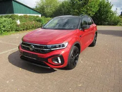 Kings red metallic / schwarz Neu 2025 VW T-Roc R-line SUV | 40.400 € (Etwas zu teuer)