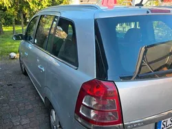 Grau Gebraucht 2008 Opel Zafira Van / Kleinbus | 3.500 € (Etwas zu teuer)
