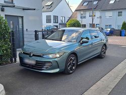 Grün Gebraucht 2024 VW Passat Elegance Kombi | 37.000 € (Guter Preis)