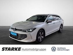 Weiß (oryxweiß perlmutteffekt) Gebraucht 2025 VW Passat Business Kombi | 34.930 € (Superpreis)
