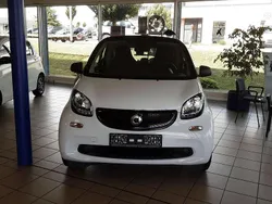 Schwarz/weiß Gebraucht 2018 Smart ForTwo Coupé Coupé | 8.100 € (Fairer Preis)