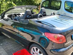 Schwarz Gebraucht 2005 Peugeot 206 CC Cabrio | 700 €