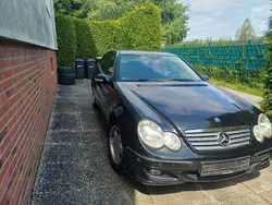 Schwarz Gebraucht 2007 Mercedes 220 Coupé | 2.350 € (Fairer Preis)