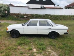 Weiß Gebraucht 1984 Mercedes 200 Limousine | 13.900 €