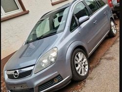 Grau Gebraucht 2006 Opel Zafira Edition Van / Kleinbus | 2.000 € (Guter Preis)