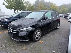 Kosmosschwarz Gebraucht 2019 Mercedes B200 Van / Kleinbus | 21.490 € (Fairer Preis)