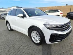 Pure white (metallic) Gebraucht 2024 VW Touareg SUV | 66.100 € (Guter Preis)