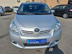 Silber Gebraucht 2012 Toyota Verso Travel Van / Kleinbus | 6.990 € (Fairer Preis)