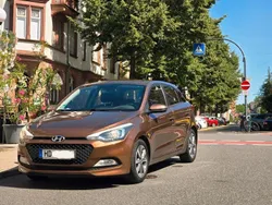Braun Gebraucht 2015 Hyundai i20 Limousine | 8.299 € (Guter Preis)