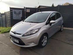 Silber Gebraucht 2010 Ford Fiesta Limousine | 2.500 € (Fairer Preis)