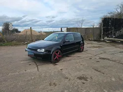 Schwarz Gebraucht 2002 VW Golf IV Kleinwagen | 850 € (Guter Preis)