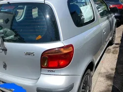 Grau Gebraucht 2004 Toyota Yaris Kleinwagen | 1.100 € (Etwas zu teuer)