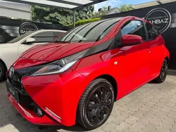 Rot Gebraucht 2016 Toyota Aygo X-play Kleinwagen | 7.975 € (Fairer Preis)